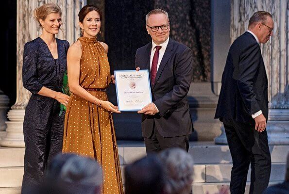 الأميرة ماري تسلم جوائز مؤسسة كارلسبرغ للأبحاث