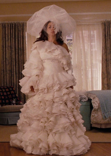 فستان زفاف شخصية ليليان Lillian في فيلم Bridesmaids