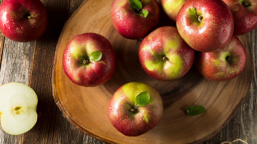 التفاح غني بالعناصر الضرورية لصحة الانسان