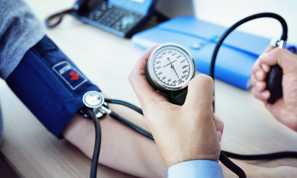 ارتفاع ضغط الدم من أعراض قلة الألياف بالجسم