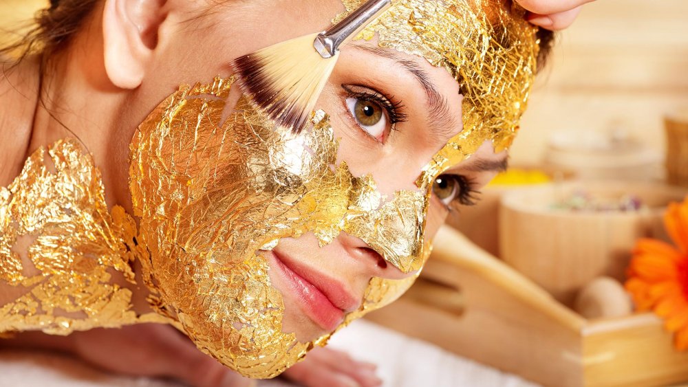 فوائد ماسك الذهب على الوجه وطرق استخدامه