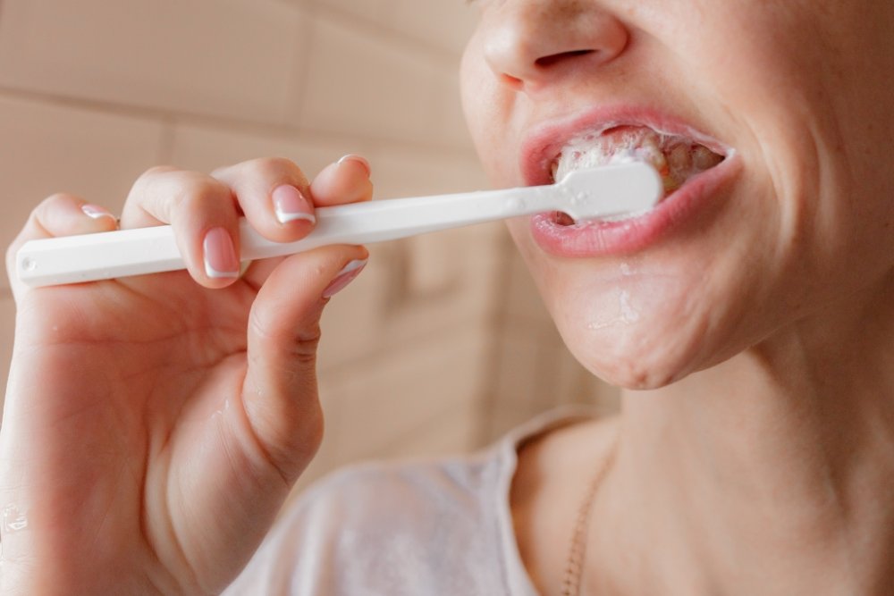تنظيف الاسنان بانتظام يقي من سرطان الفم