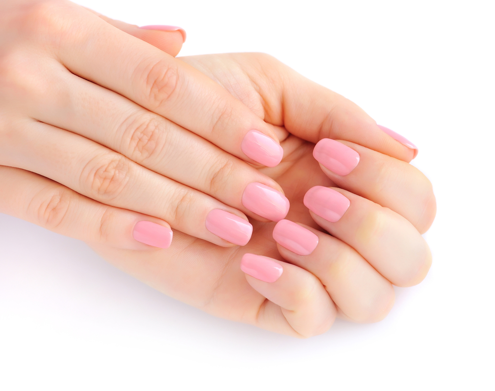 Клипарт рука с розовым маникюром на ногтях