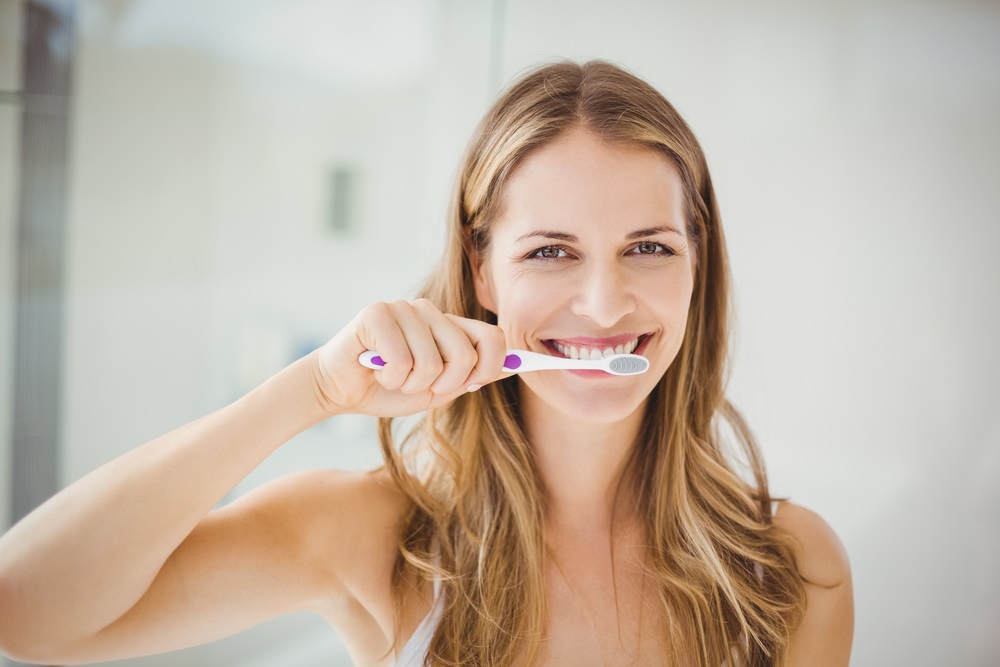 ضرورة تنظيف الاسنان وعلاج امراض اللثة للحد من مضاعفات فيروس كورونا