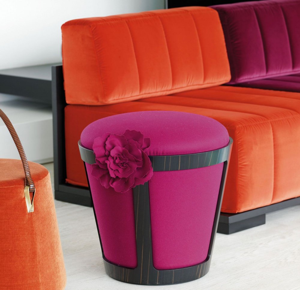  مقعد عصري من تصميم كينزو Kenzo باللون الفوشيا الجذاب